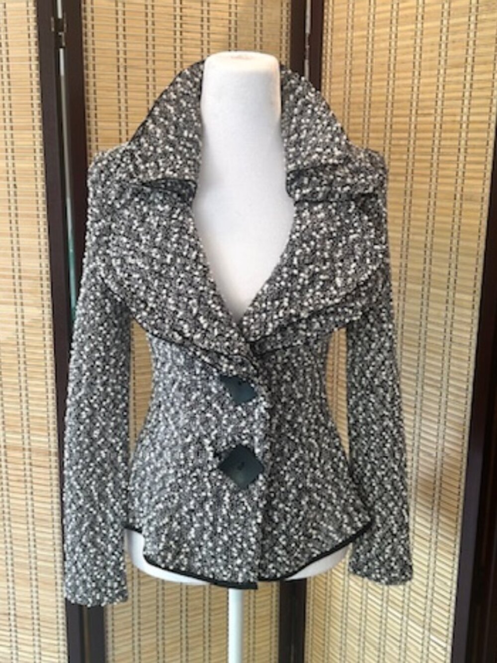 Design Today's Textured Jacket – Black & White – Double Wired Collar – Size S